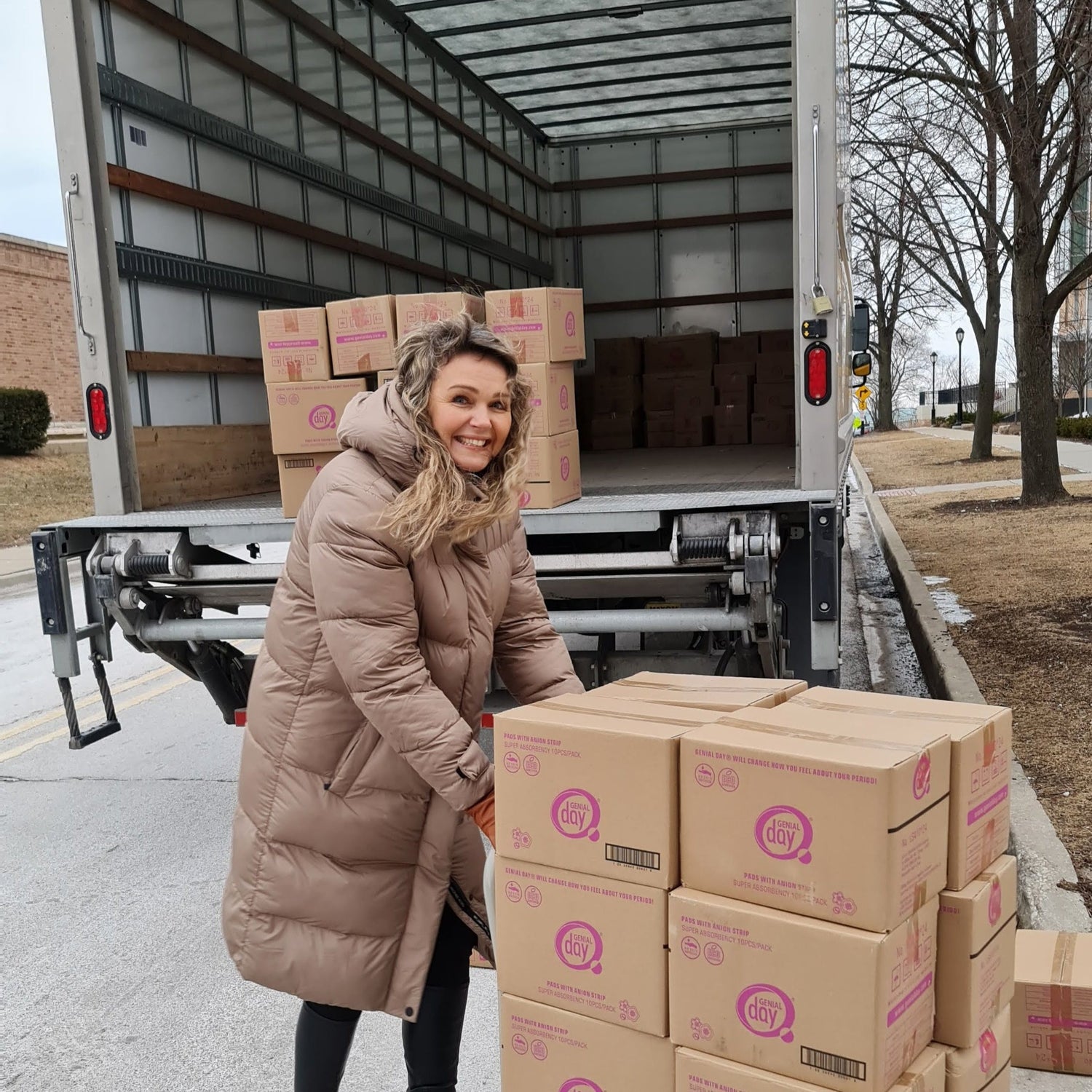Period pad donation for Ukrainian women